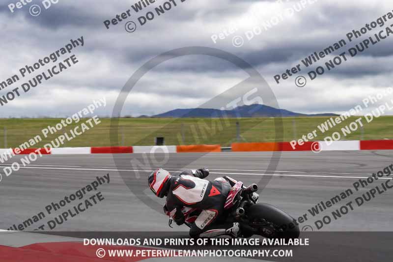 cadwell no limits trackday;cadwell park;cadwell park photographs;cadwell trackday photographs;enduro digital images;event digital images;eventdigitalimages;navarra;no limits trackdays;peter wileman photography;racing digital images;trackday digital images;trackday photos